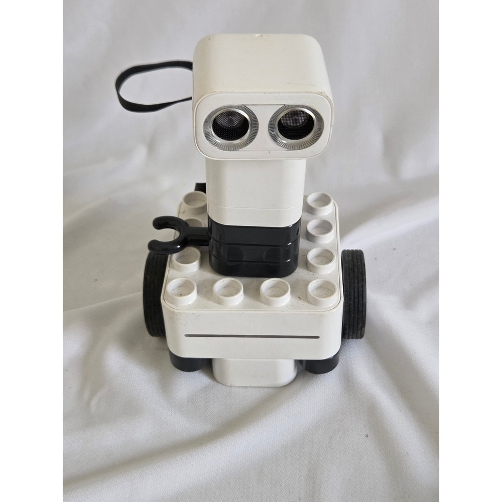 LEGO Education WeDo 2.0 SmartHub and Ultrasonic Sensor 45301/04 Robot Build